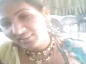 सुनहरे बालों वाली से ...