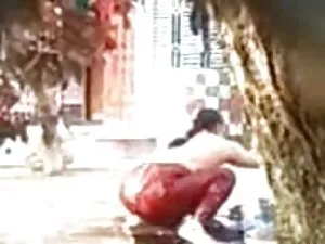 दो लड़के के साथ भाग् ...
