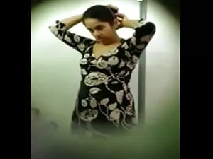 गर्म युगल (छोटे बालो ...