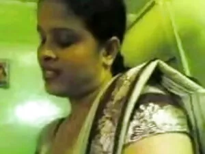 रेडहेड आकर्षक हिंदी  ...