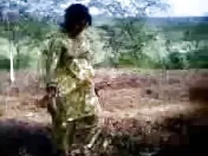 सुंदर गुलाबी पैर हिं ...