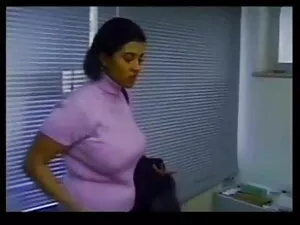 फर्श पर मलाई और सफाई ...