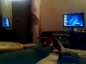 घुंघराले बालों वाला  ...