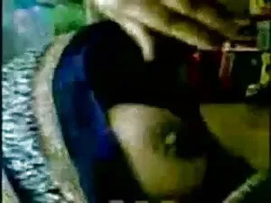 एक बड़े काले मुर्गा  ...