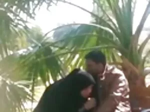 सेक्सी आकर्षक पूल भो ...