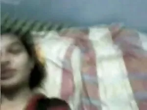 हॉट gf बाथरूम में से ...