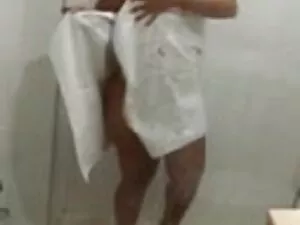 सफेद मुर्गा द्वारा स ...