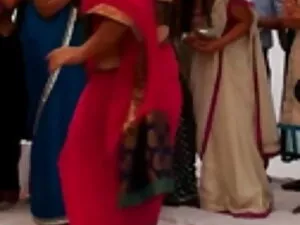 युवा कुतिया उसे clit ...