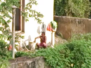 युवा युगल अपनी न्यू  ...